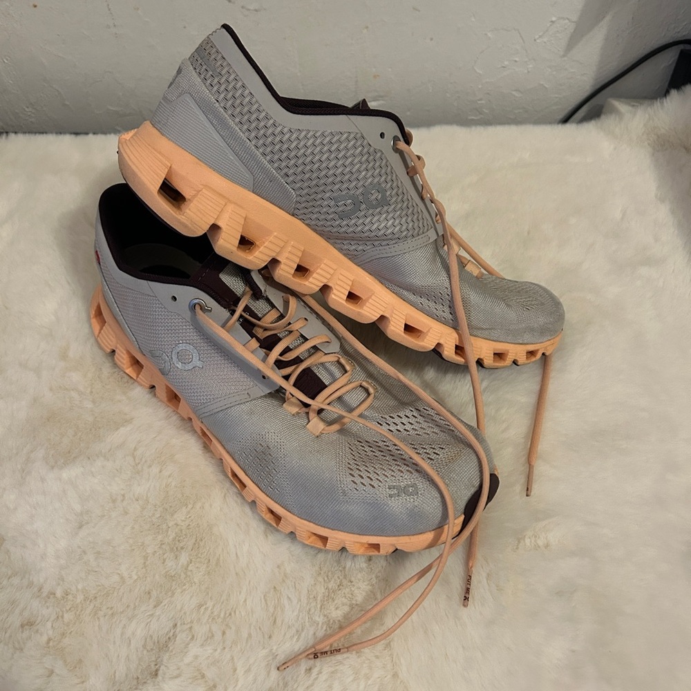 On Running On Cloud X Running shoes Women’s 10.5
